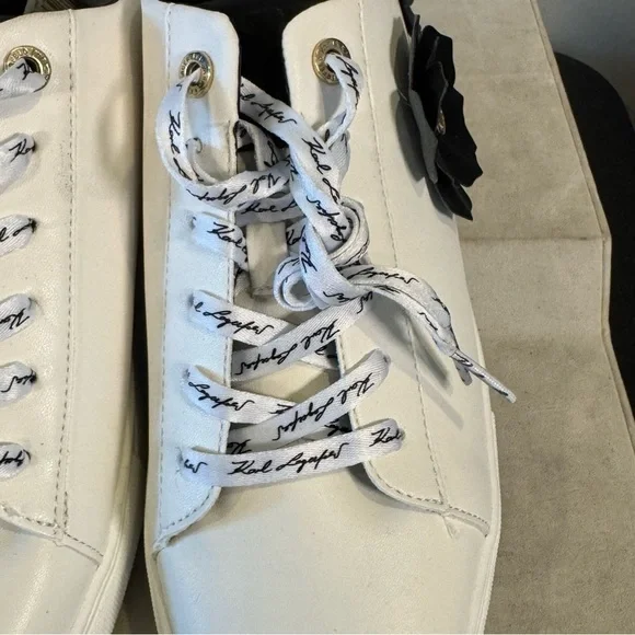 Karl Lagerfeld Women's Paris Crete Flower Sneaker, size 11, NWOT - Picture 11 of 13
